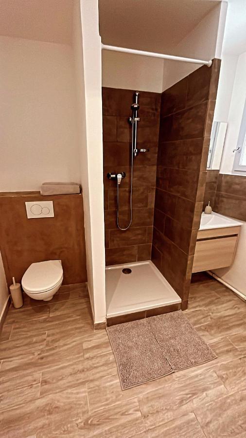 Appartement T2 Centre Village Cucuron Exterior photo