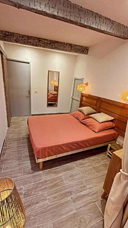 Appartement T2 Centre Village Cucuron Exterior photo
