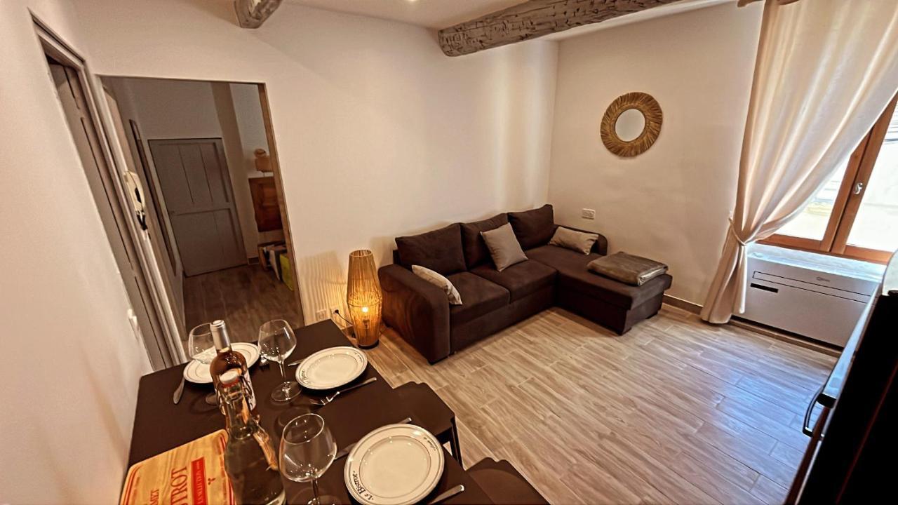 Appartement T2 Centre Village Cucuron Exterior photo