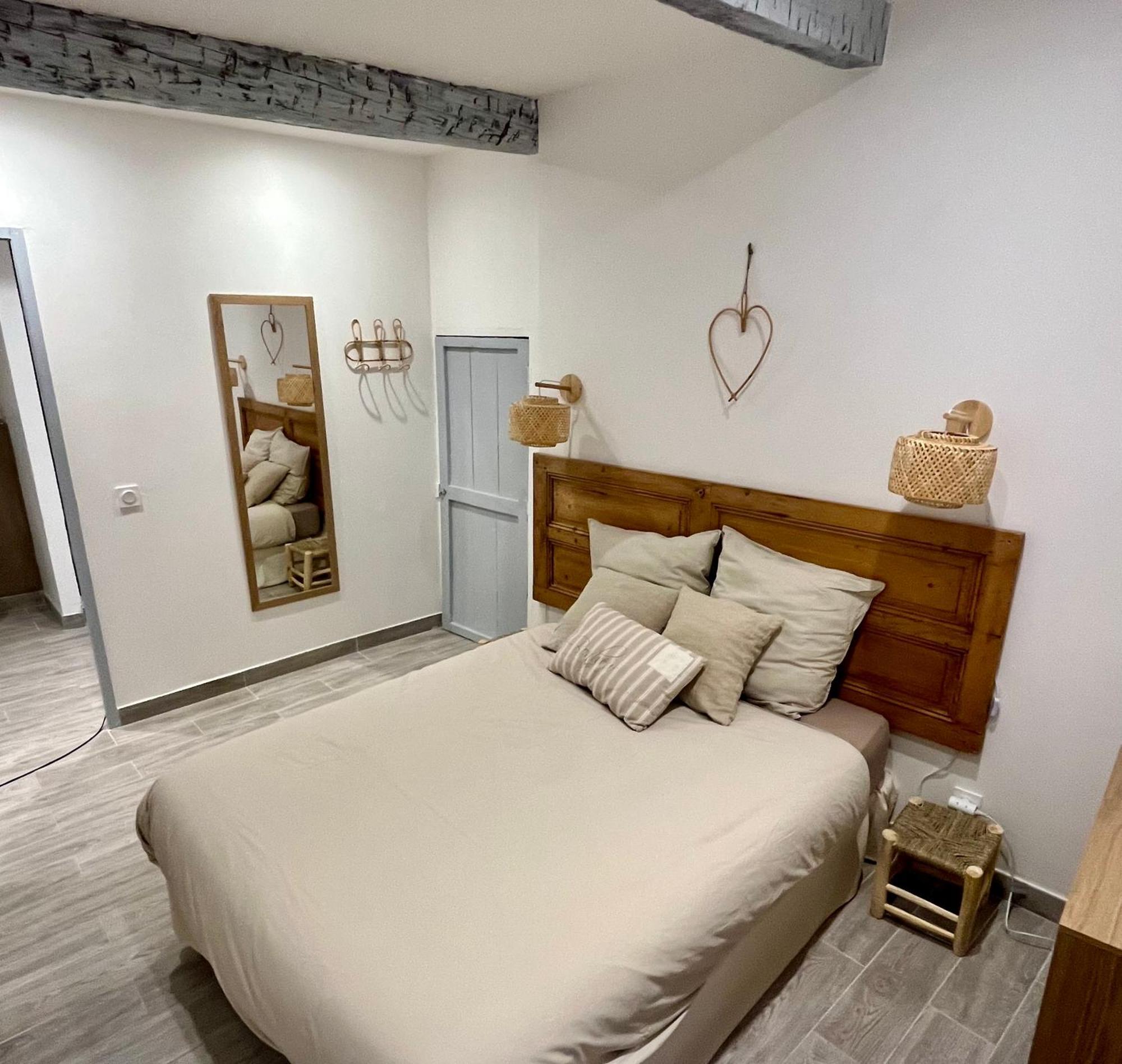 Appartement T2 Centre Village Cucuron Exterior photo