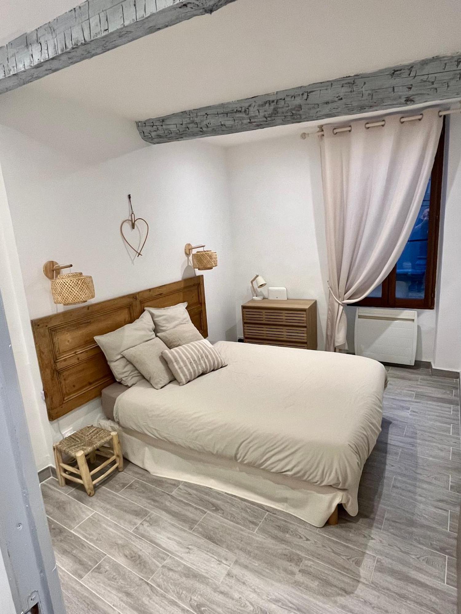 Appartement T2 Centre Village Cucuron Exterior photo